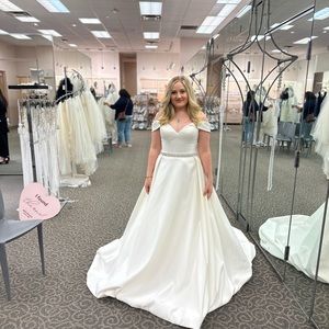 Wedding dress - non altered - size 10